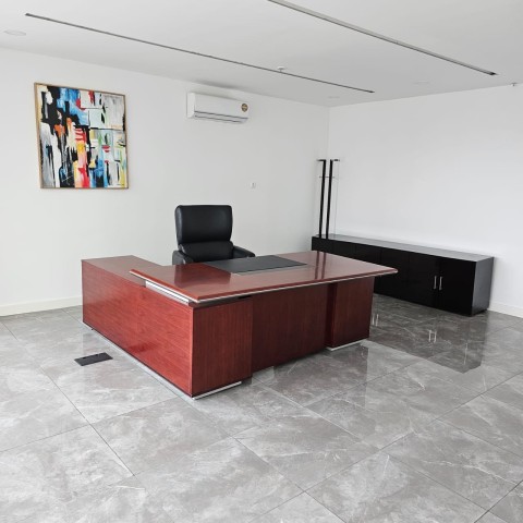 A Venda Escritório de 25m², mobiliado, no Belas Business Park, Talatona.