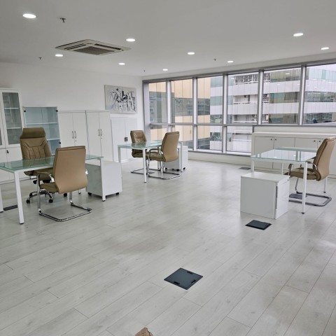 A Venda Escritório de 25m², mobiliado, no Belas Business Park, Talatona.