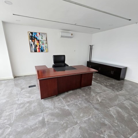 A Venda Escritório de 25m², mobiliado, no Belas Business Park, Talatona.