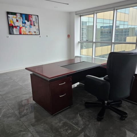 A Venda Escritório de 25m², mobiliado, no Belas Business Park, Talatona.
