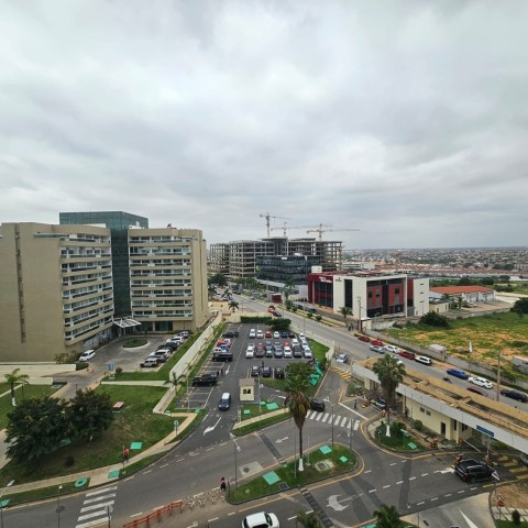 A Venda Escritório de 25m², mobiliado, no Belas Business Park, Talatona.