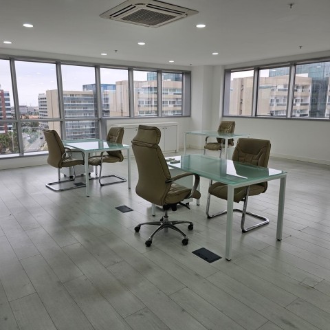 A Venda Escritório de 25m², mobiliado, no Belas Business Park, Talatona.
