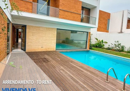 Comprar Luxuosa Vivenda V5 com piscina e anexo, no Condomínio das 13 Casas, Talatona.