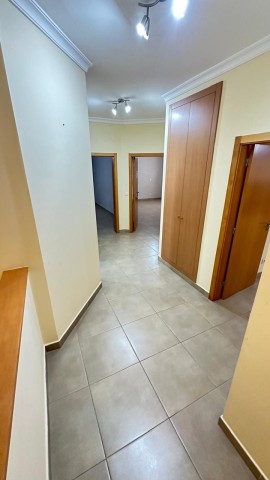 A Venda Vivenda V3 com anexo e piscina, no Condomínio Golden, Talatona.