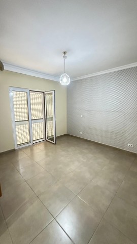 A Venda Vivenda V3 com anexo e piscina, no Condomínio Golden, Talatona.