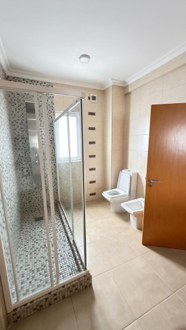 A Venda Vivenda V3 com anexo e piscina, no Condomínio Golden, Talatona.