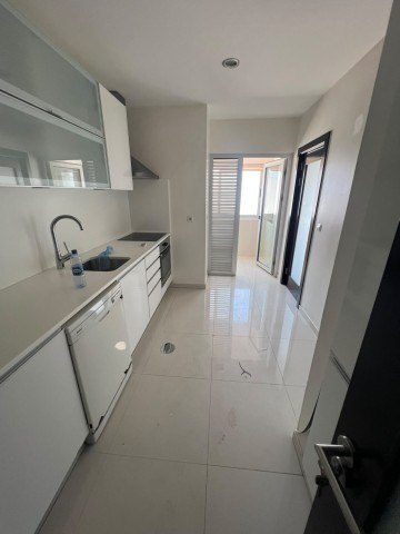 A Venda Apartamento T1, no Condomínio Imbondeiro, Talatona.