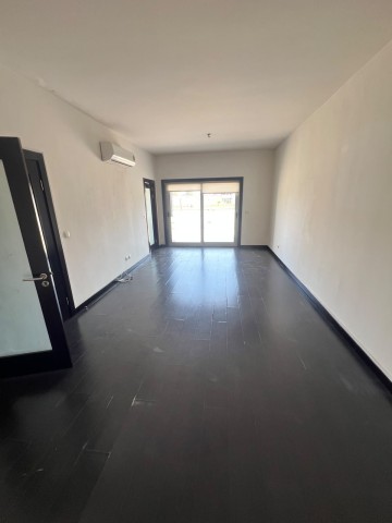 A Venda Apartamento T1, no Condomínio Imbondeiro, Talatona.