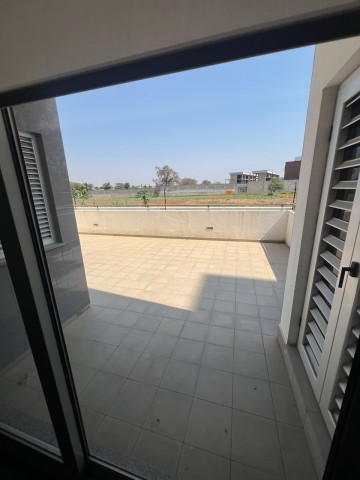 A Venda Apartamento T1, no Condomínio Imbondeiro, Talatona.