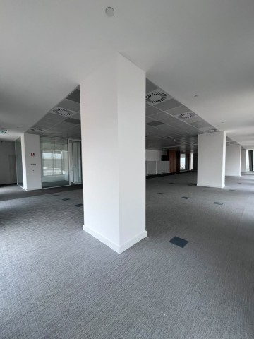 Comprar 2 Escritórios 400m² e 200m², no Edifício One Metropolis, Talatona.