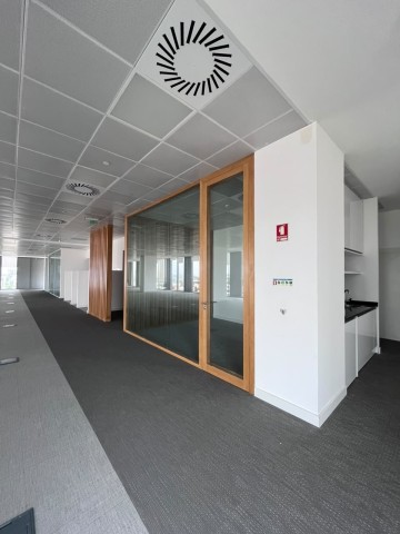 Comprar 2 Escritórios 400m² e 200m², no Edifício One Metropolis, Talatona.