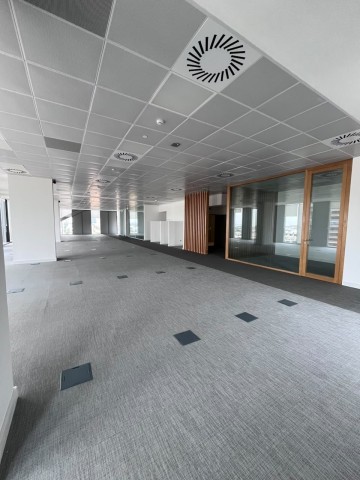 Comprar 2 Escritórios 400m² e 200m², no Edifício One Metropolis, Talatona.