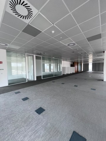 Comprar 2 Escritórios 400m² e 200m², no Edifício One Metropolis, Talatona.