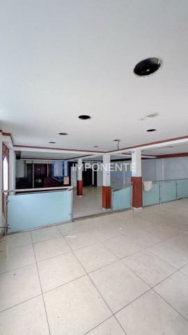Comprar Espaço comercial na Ilha de Luanda, disponível para arrendar.