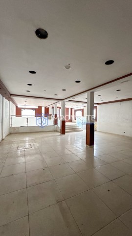 Comprar Espaço comercial na Ilha de Luanda, disponível para arrendar.