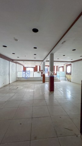 Comprar Espaço comercial na Ilha de Luanda, disponível para arrendar.