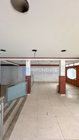 Comprar Espaço comercial na Ilha de Luanda, disponível para arrendar.