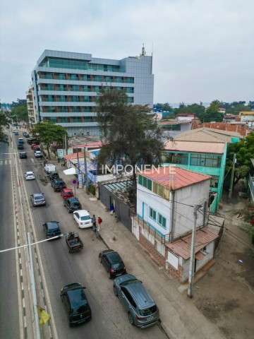 Comprar Espaço comercial na Ilha de Luanda, disponível para arrendar.