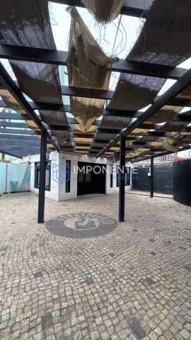 Comprar Espaço comercial na Ilha de Luanda, disponível para arrendar.