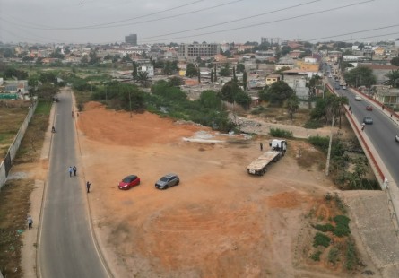 Anúncio Terreno em via movimentada, sito no Talatona.