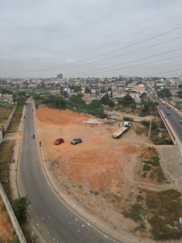 Comprar Terreno em via movimentada, sito no Talatona.