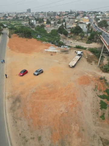 Comprar Terreno em via movimentada, sito no Talatona.