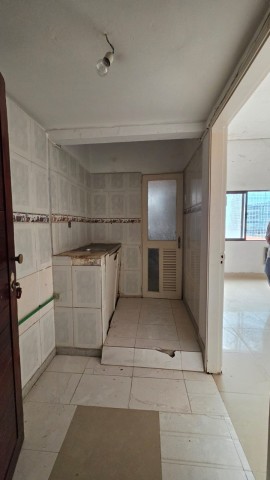 Comprar Suíte/T0, na Mutamba, junto ao prédio do Matché, ao lado do Ministério das Finanças.