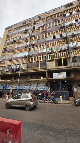 Comprar Suíte/T0, na Mutamba, junto ao prédio do Matché, ao lado do Ministério das Finanças.