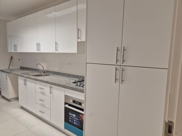 Comprar Arrendar : Apartamento T3 No Condomínio Safira -Talatona