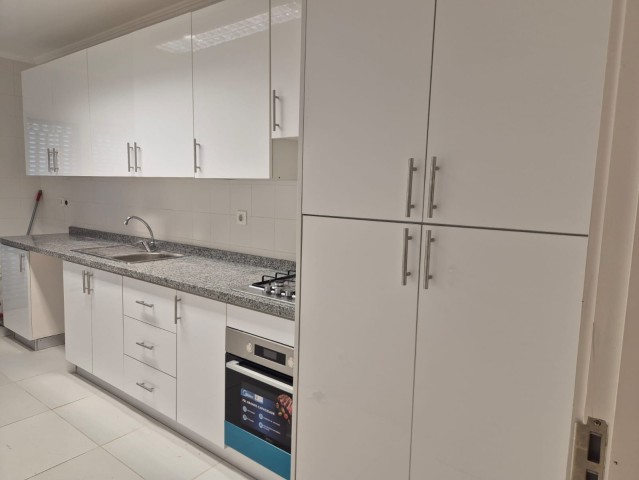 Comprar Arrendar : Apartamento T3 No Condomínio Safira -Talatona