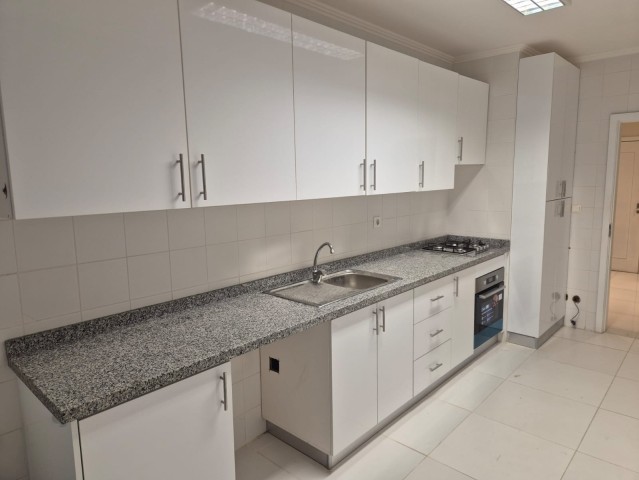 Comprar Arrendar : Apartamento T3 No Condomínio Safira -Talatona