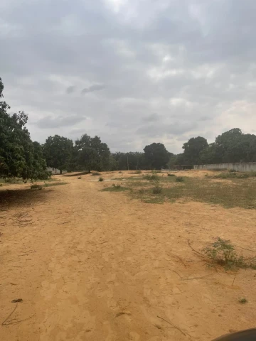 VENDE-SE QUINTA NO KIKUXI LUANDA