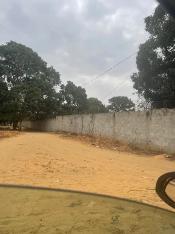 VENDE-SE QUINTA NO KIKUXI LUANDA
